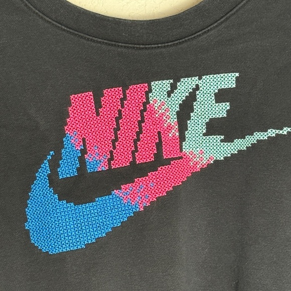 Nike Black Crew Neck Cropped Long Sleeve Sweatshirt Women's Small - Picture 2 of 8